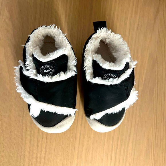 Dave and Bella Toddler Sneakers Size 24 - Picture 2 of 7